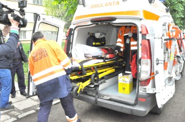 Septuagenar, accidentat de o maşină: a traversat prin loc nepermis